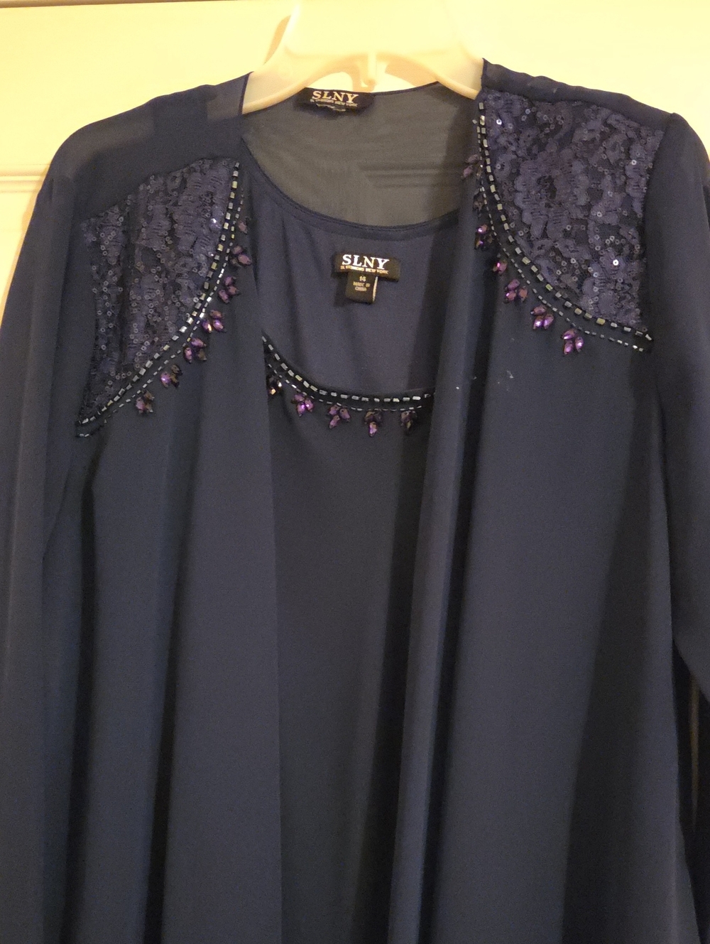 SEQUINS & RUFFLES - Picture 3 of 9